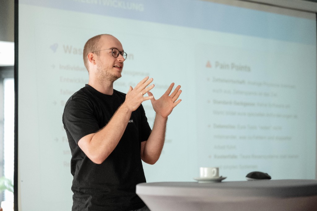 Hannes Geissinger während eines Vortrags bei BNI Paderquelle
